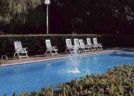 Mercure Paris Le Bourget Aeroport Ле-Блан-Мениль
