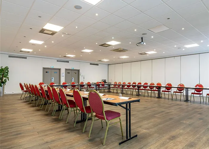 Mercure Paris Le Bourget Aeroport Otel 4*